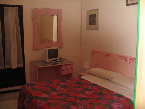 Imagen de la habitación del Hotel Adua. Foto 10