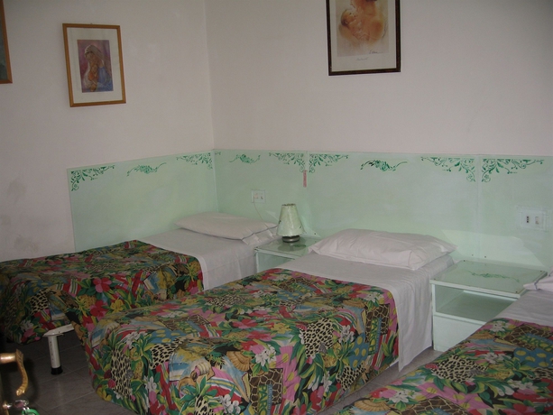 Imagen de la habitación del Hotel Adua. Foto 11