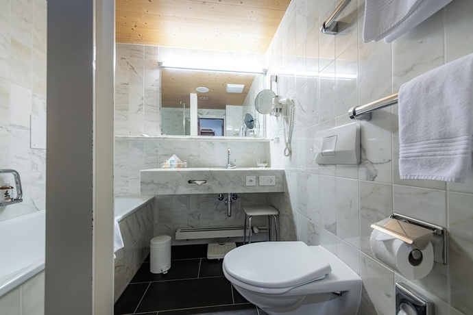 Imagen de la habitación del Hotel Adula. Foto 16