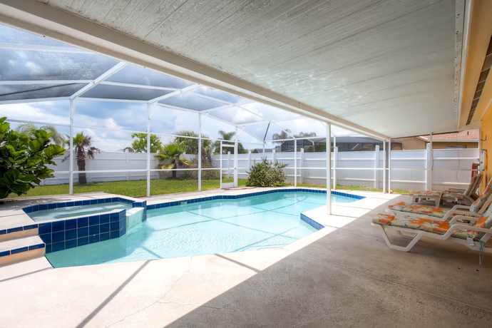 Imagen de la piscina del Hotel Advantage Vacation Homes. Foto 16