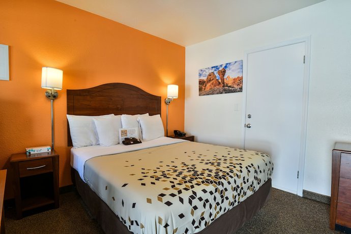 Imagen de la habitación del Hotel Adventure Inn and Motel. Foto 3