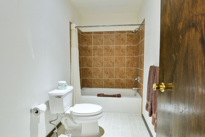 Imagen de la habitación del Hotel Adventure Inn and Motel. Foto 6