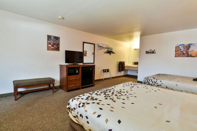 Imagen de la habitación del Hotel Adventure Inn and Motel. Foto 9