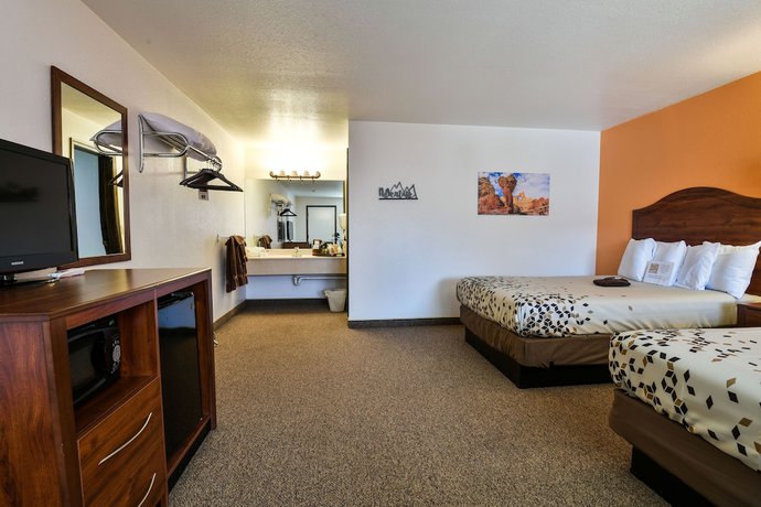 Imagen de la habitación del Hotel Adventure Inn and Motel. Foto 15