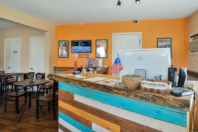 Imagen de los interiores del Hotel Adventure Inn and Motel. Foto 20