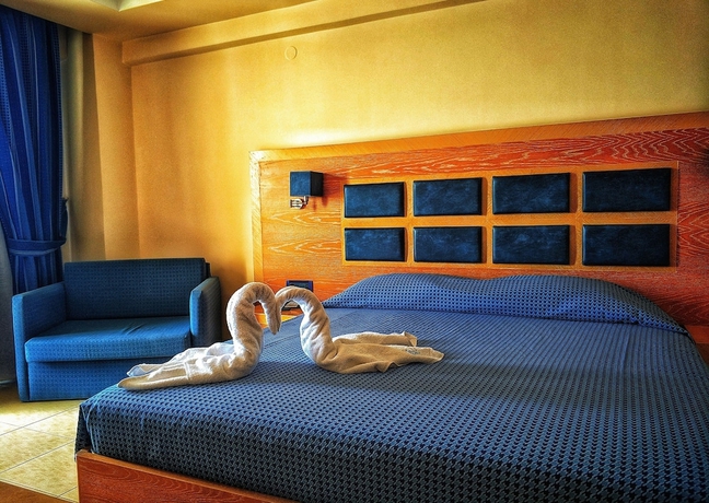 Imagen de la habitación del Hotel Aegean Blue Beach. Foto 9
