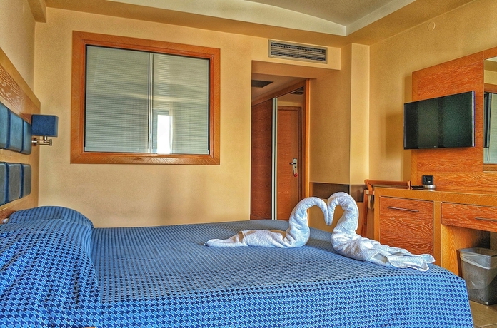 Imagen de la habitación del Hotel Aegean Blue Beach. Foto 10