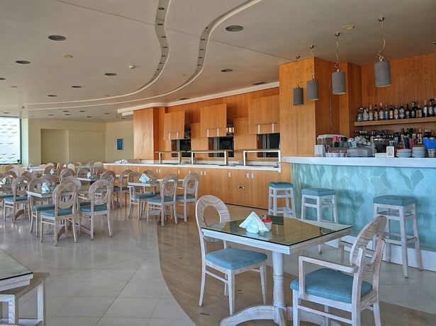 Imagen del bar/restaurante del Hotel Aegean Blue Beach. Foto 3