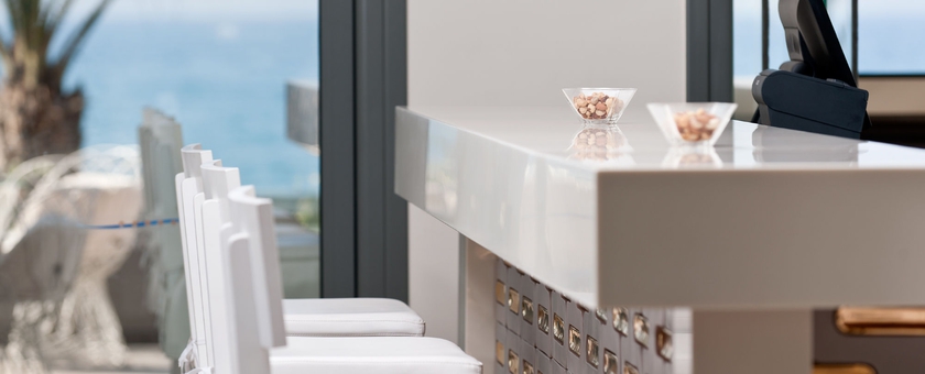 Imagen del bar/restaurante del Hotel Aegean Pearl. Foto 2