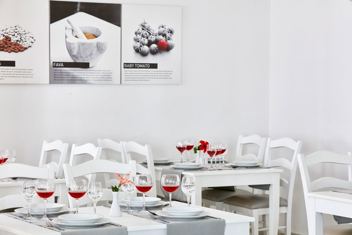 Imagen del bar/restaurante del Hotel Aegean Plaza. Foto 4