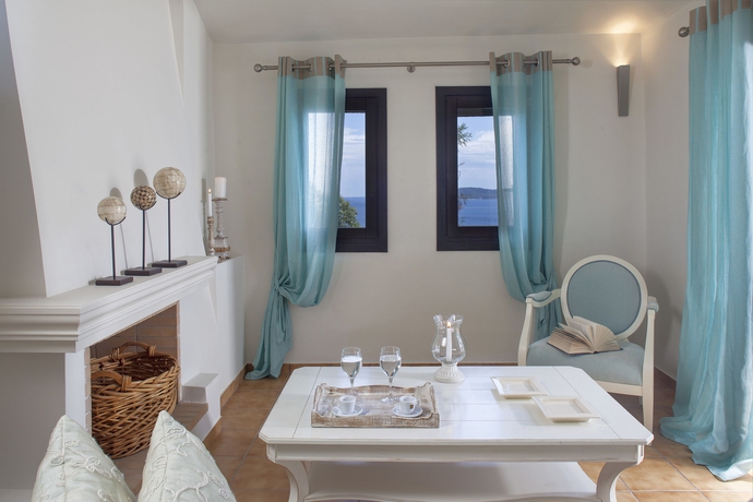 Imagen de los interiores del Hotel Aegean Suites. Foto 10