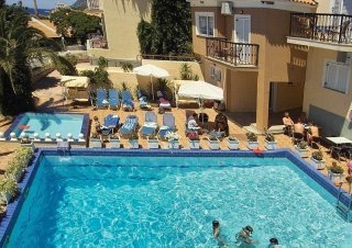 Imagen de la piscina del Hotel Aegean Sun. Foto 3