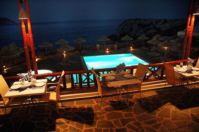 Imagen del bar/restaurante del Hotel Aegean Village Beachfront Resort. Foto 3