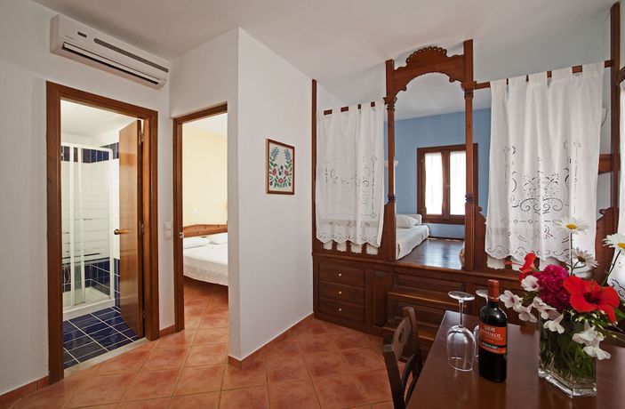 Imagen de la habitación del Hotel Aegean Village Beachfront Resort. Foto 7