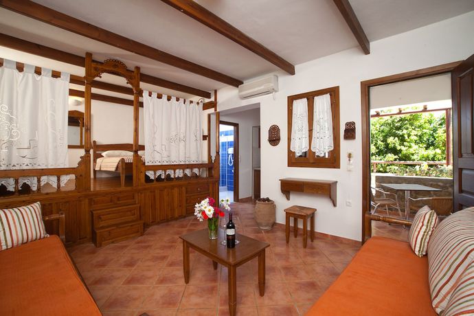 Imagen de la habitación del Hotel Aegean Village Beachfront Resort. Foto 8