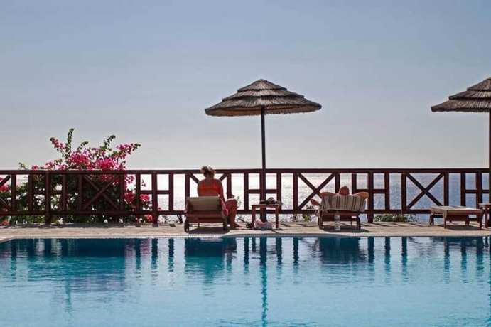 Imagen de la piscina del Hotel Aegean Village Beachfront Resort. Foto 13