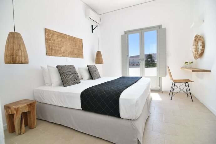Imagen de la habitación del Hotel Aegeeis, Santorini. Foto 16