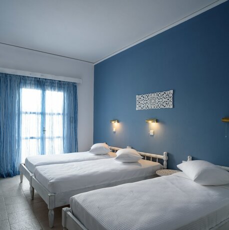 Imagen de la habitación del Hotel Aegeeis, Santorini. Foto 17
