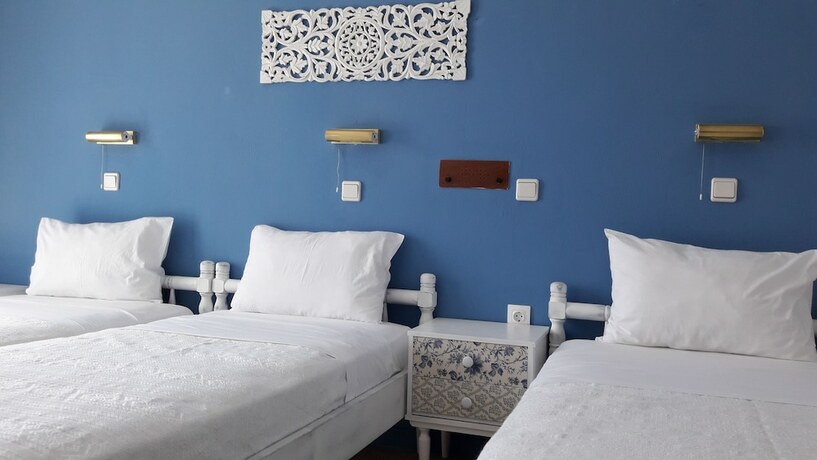 Imagen de la habitación del Hotel Aegeeis, Santorini. Foto 18