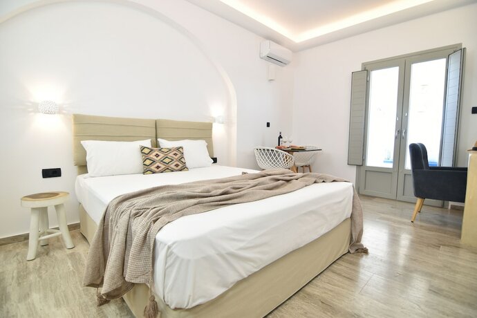 Imagen de la habitación del Hotel Aegeeis, Santorini. Foto 20