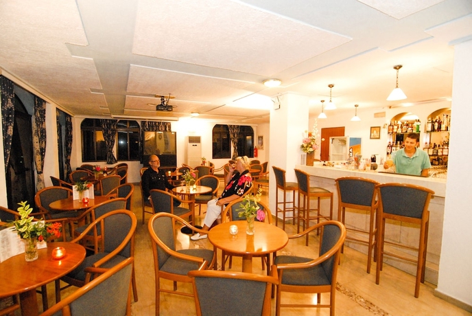 Imagen del bar/restaurante del Hotel Aegeon - Adults Only. Foto 3