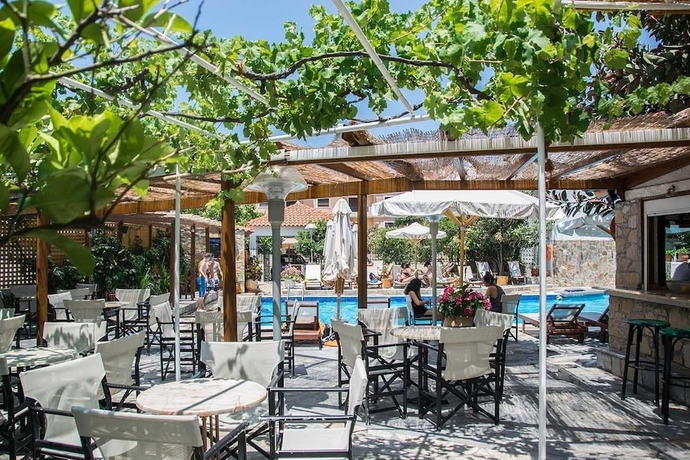 Imagen de la piscina del Hotel Aegeon, Karlovasi. Foto 19