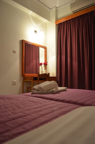 Imagen de la habitación del Hotel Aegina. Foto 7