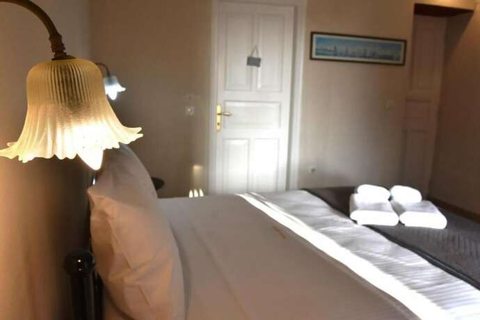 Imagen de la habitación del Hotel Aeginitikon Arhontikon. Foto 15
