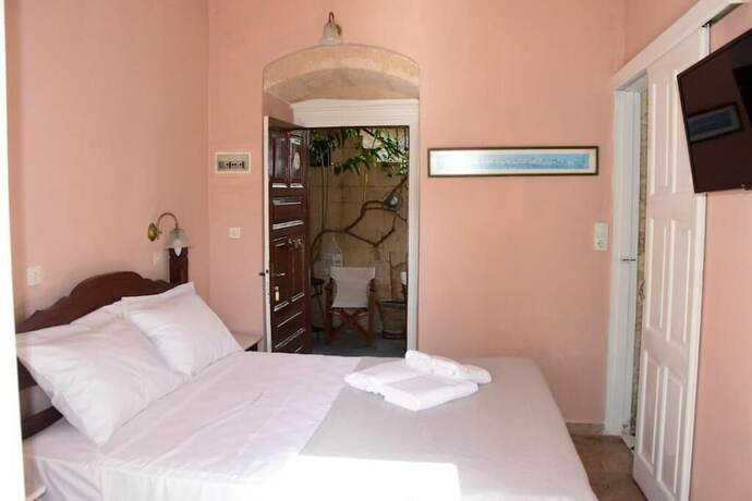 Imagen de la habitación del Hotel Aeginitikon Arhontikon. Foto 18