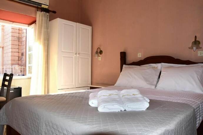 Imagen de la habitación del Hotel Aeginitikon Arhontikon. Foto 19