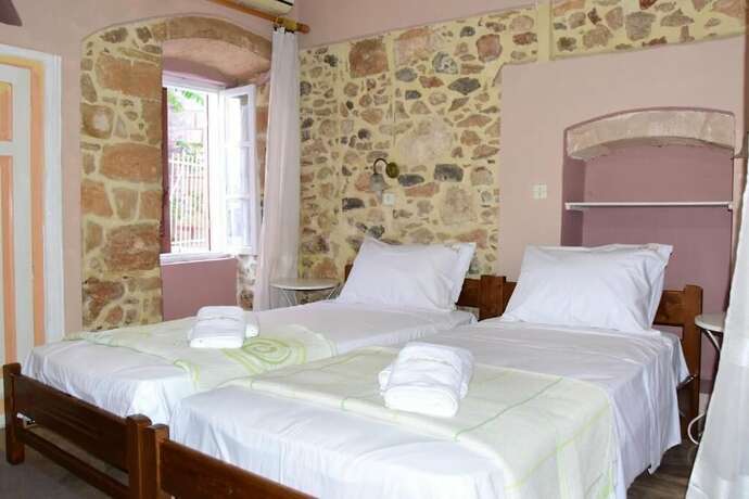 Imagen de la habitación del Hotel Aeginitikon Arhontikon. Foto 20