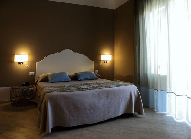 Imagen de la habitación del Hotel Aegusa. Foto 10