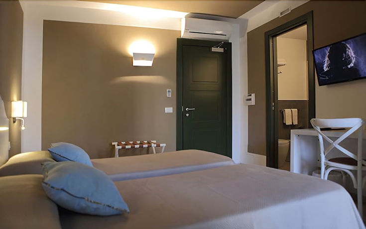 Imagen de la habitación del Hotel Aegusa. Foto 13