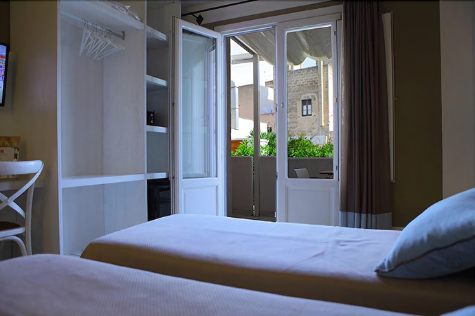 Imagen de la habitación del Hotel Aegusa. Foto 14