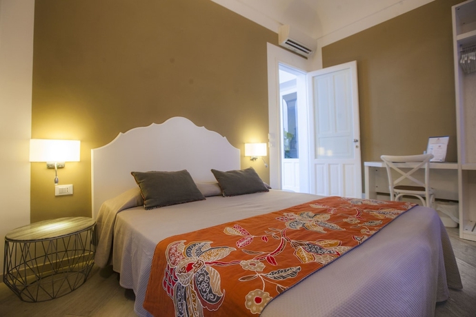 Imagen de la habitación del Hotel Aegusa. Foto 15