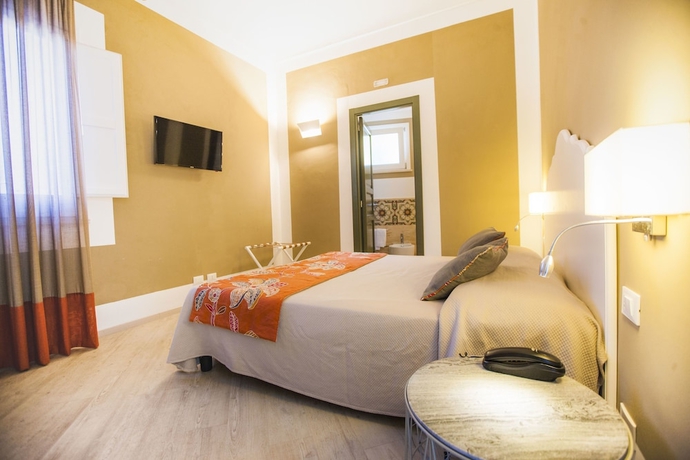 Imagen de la habitación del Hotel Aegusa. Foto 16