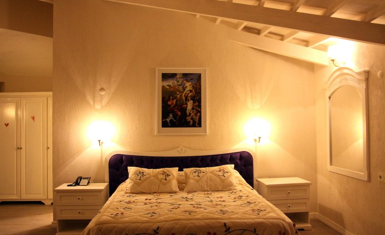 Imagen de la habitación del Hotel Aeneas. Foto 6