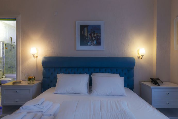 Imagen de la habitación del Hotel Aeneas. Foto 13
