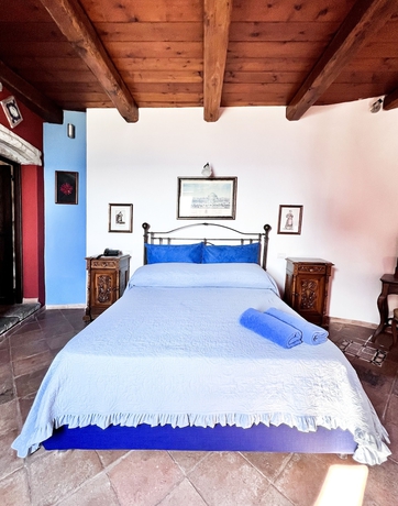Imagen de la habitación del Hotel Aeneas\' Landing Resort. Foto 2