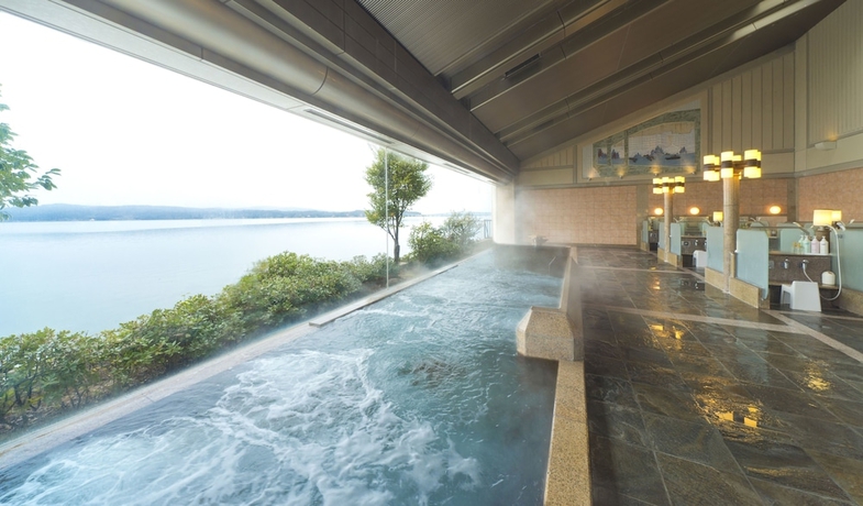 Imagen de la piscina del Hotel Aenokaze. Foto 16