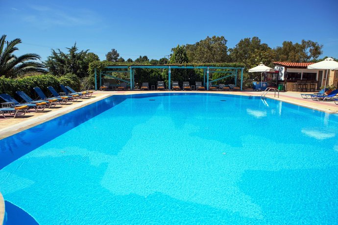 Imagen de la piscina del Hotel Aeolian Gaea. Foto 18