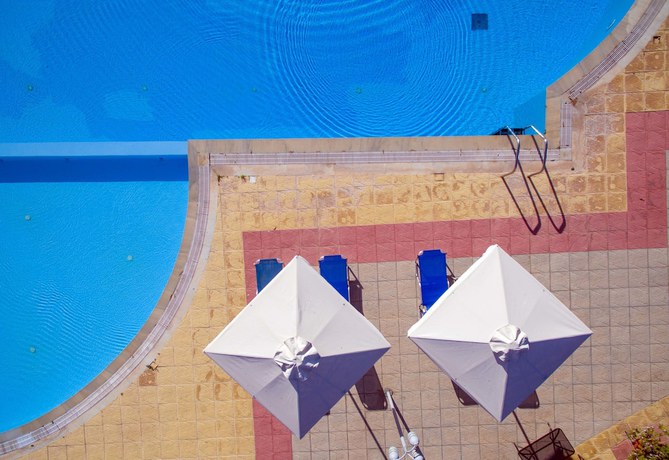 Imagen de la piscina del Hotel Aeolian Gaea. Foto 19