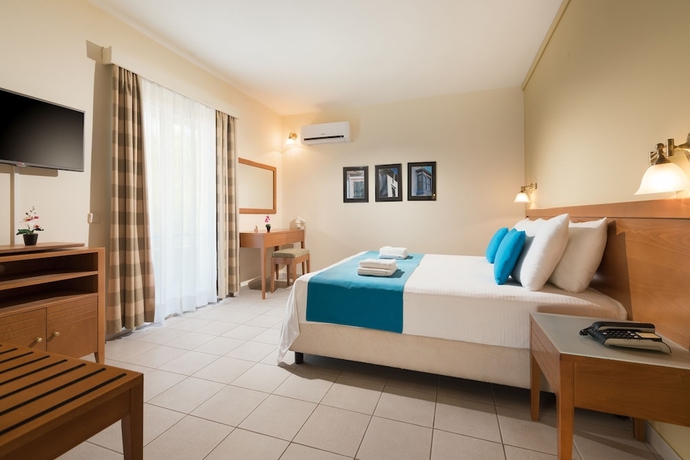 Imagen de la habitación del Hotel Aeolian Village Beach Resort. Foto 5