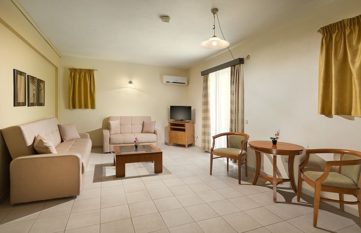 Imagen de la habitación del Hotel Aeolian Village Beach Resort. Foto 6