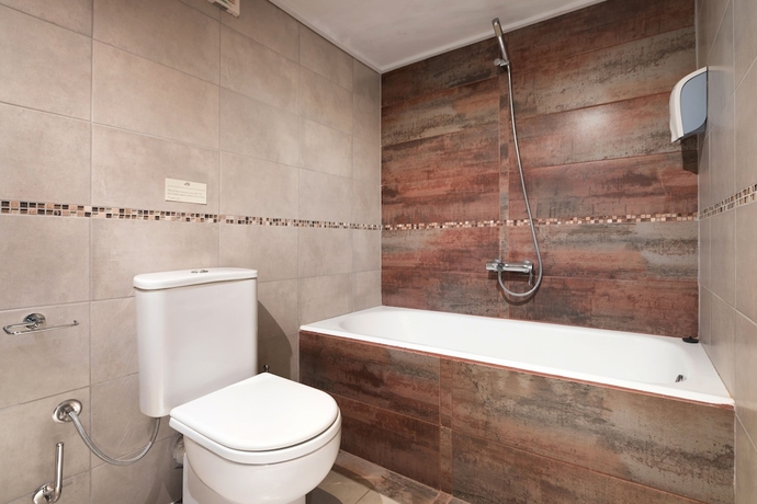 Imagen de la habitación del Hotel Aeolian Village Beach Resort. Foto 7
