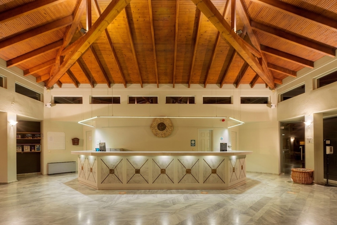 Imagen de los interiores del Hotel Aeolian Village Beach Resort. Foto 16