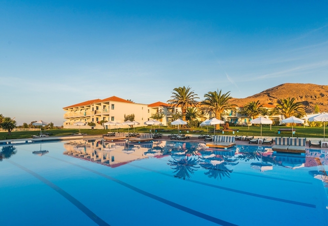 Imagen de la piscina del Hotel Aeolian Village Beach Resort. Foto 18