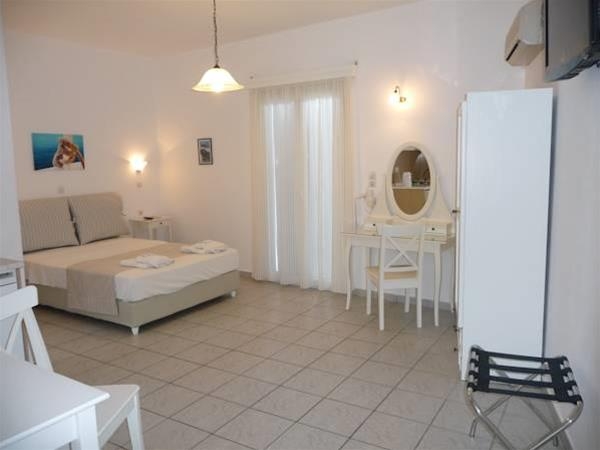 Imagen general del Hotel Aeolis, Ad&aacute;mas. Foto 3