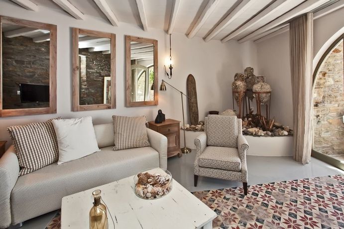 Imagen de los interiores del Hotel Aeolis Tinos Suites. Foto 14