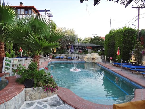 Imagen de la piscina del Hotel Aeollos. Foto 17